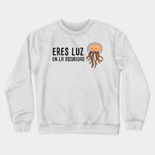 Eres Luz en la Oscuridad - Spanish Puns Collection Crewneck Sweatshirt